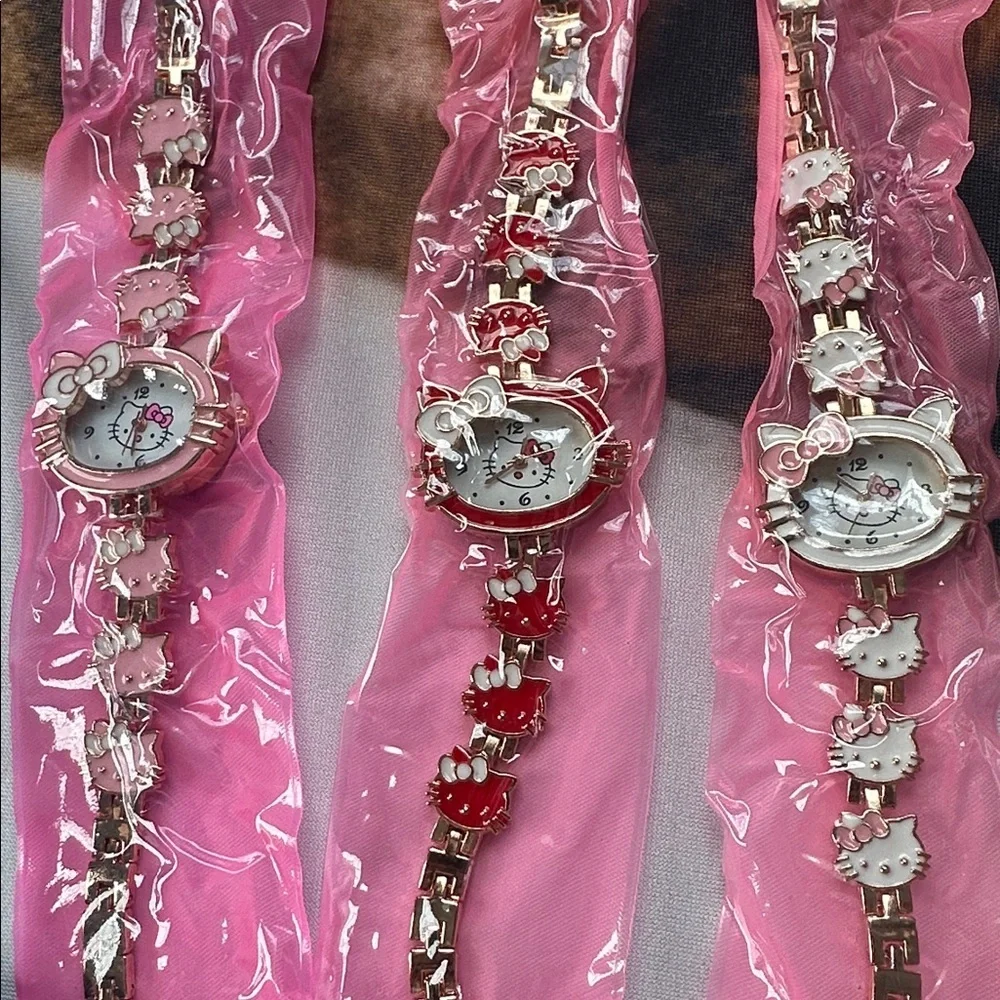 New Stunning Chic Red Hello Kitty Watch - Picture 4 of 4